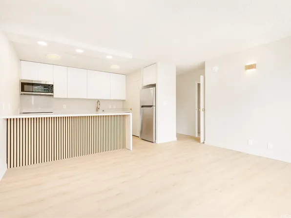 1687 Pensacola St APT 1004, Honolulu, HI 96822