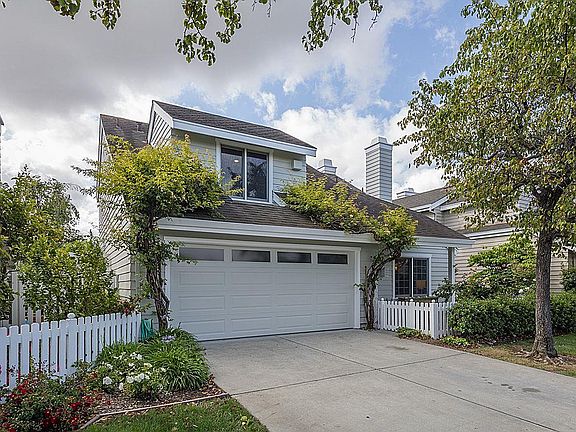 3rd image of 754 Newport Cir