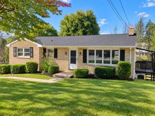 457 Holyoke Dr, York, PA 17402