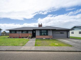 1205 9th St, Tillamook, OR 97141