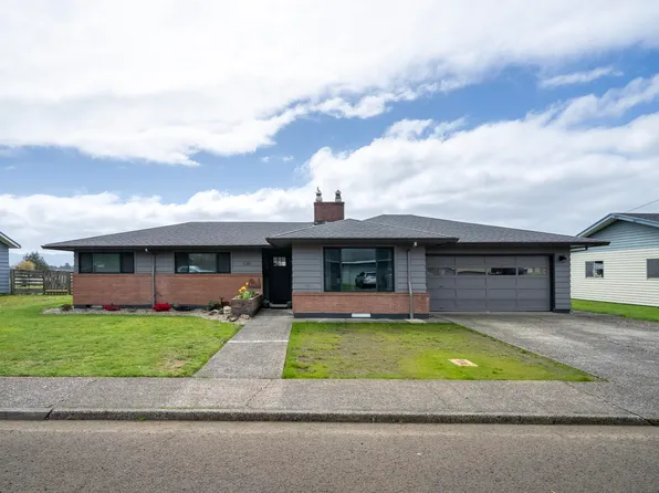 1205 9th St, Tillamook, OR 97141