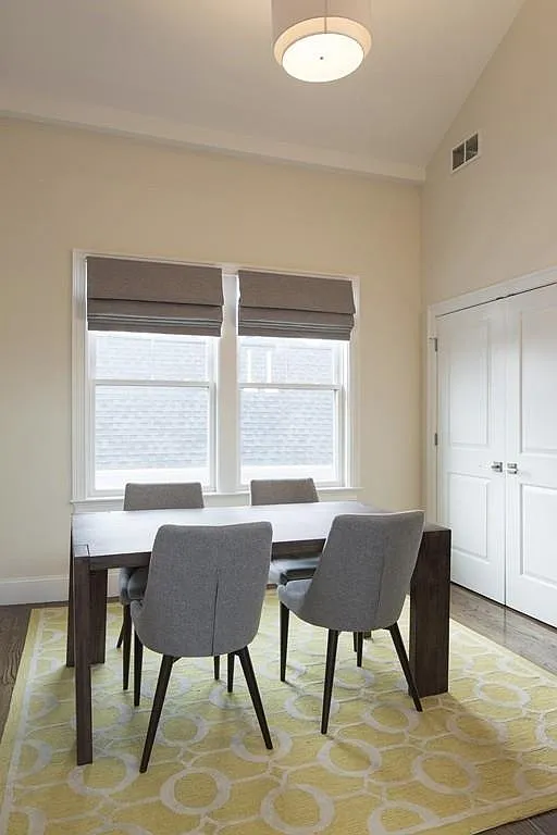 3 bed, 1256 sqft, $2,000 — Photo 4