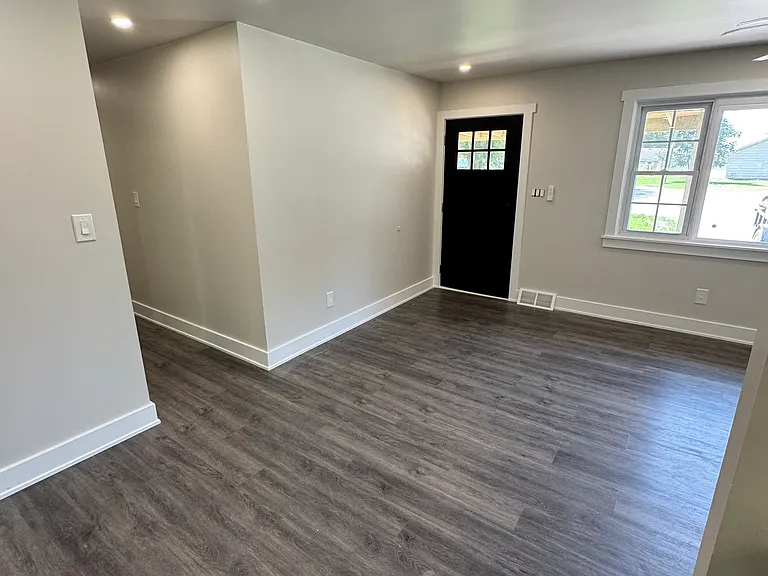 311 Renee Ln — Photo 5