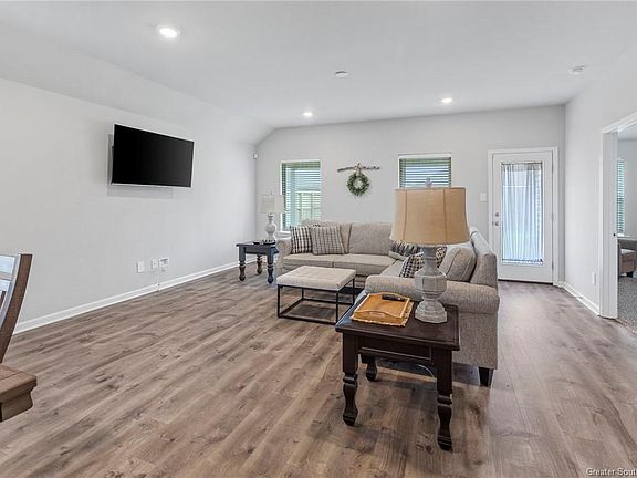 4th image of 2219 S Savannah Lakes Dr