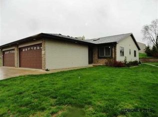 3004 Deerwood Cir, Dubuque, IA 52003