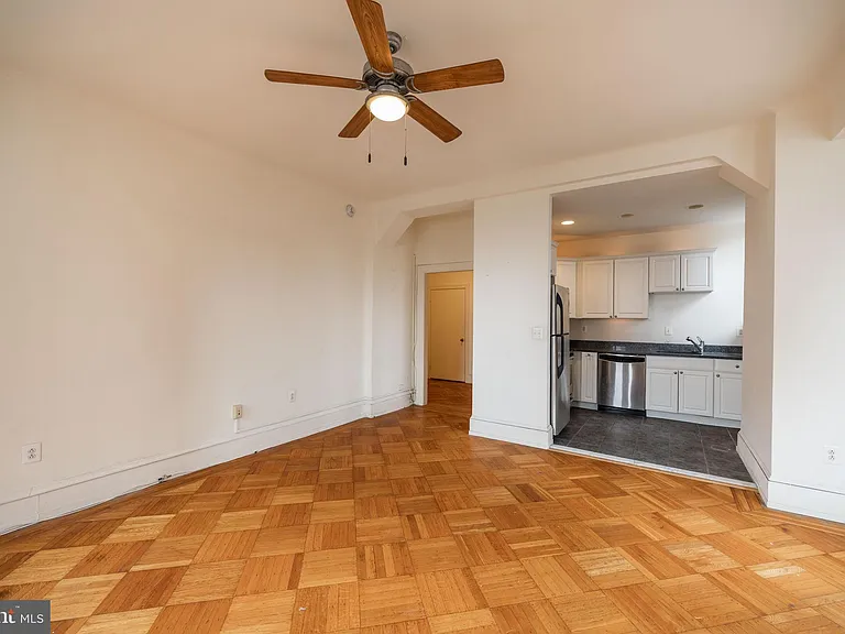 250 S 13th St #4D — Photo 3