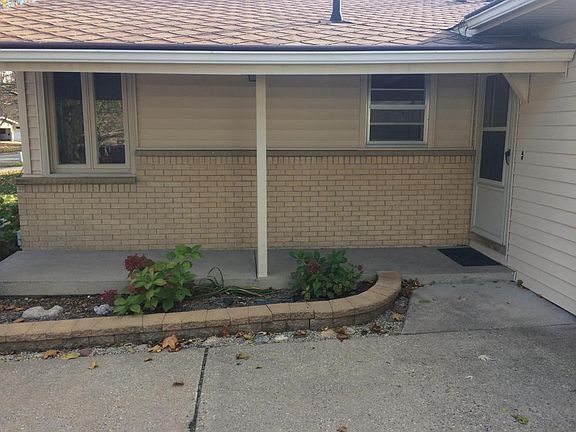 2nd image of 840 Parkway Dr NE