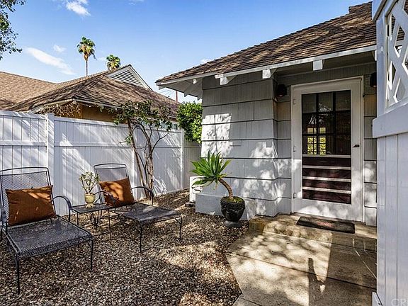 3rd image of 10609 Camarillo St