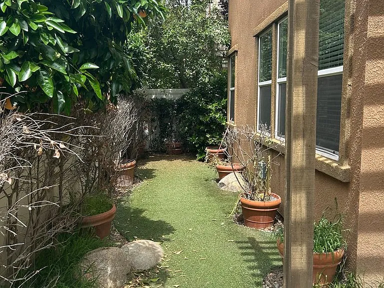 1925 Holt Rinehart Ave — Photo 25