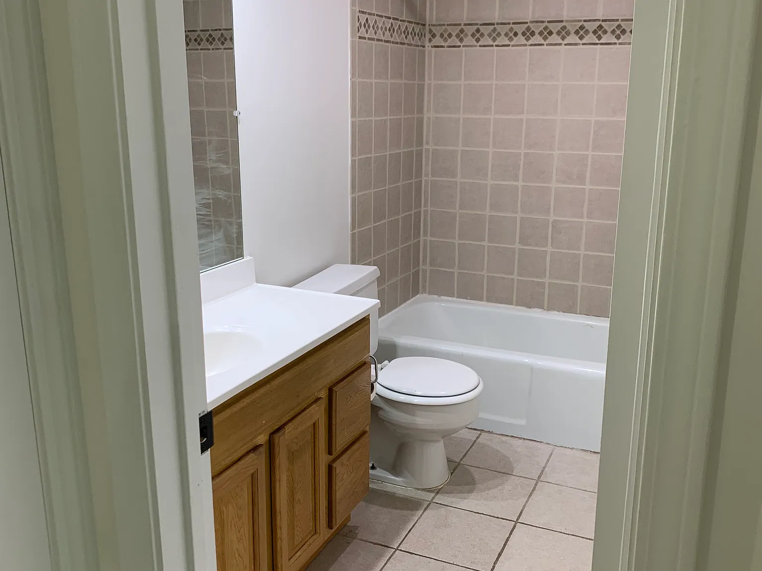 2 bed, 1.5 bath, 973 sqft, $1,400 — Photo 3