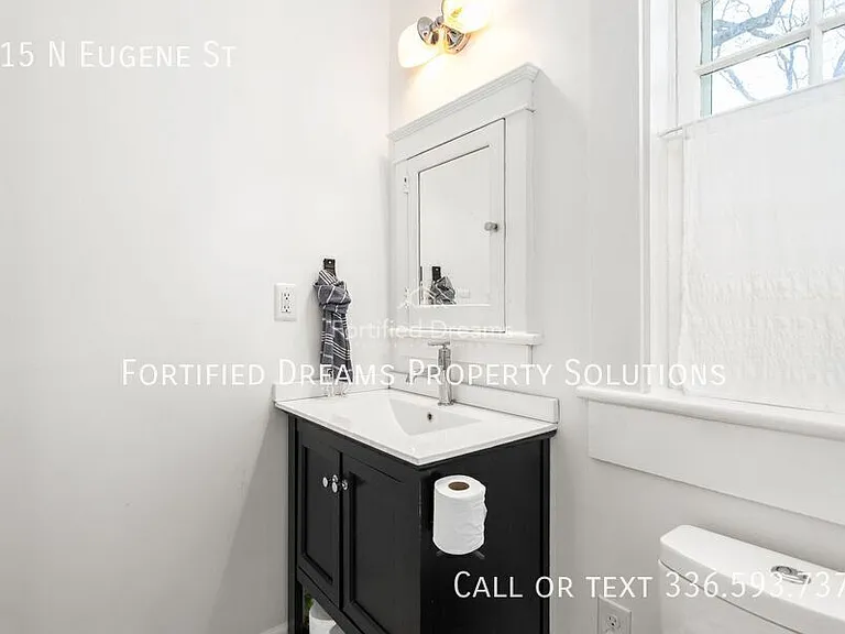 915 N Eugene St — Photo 30