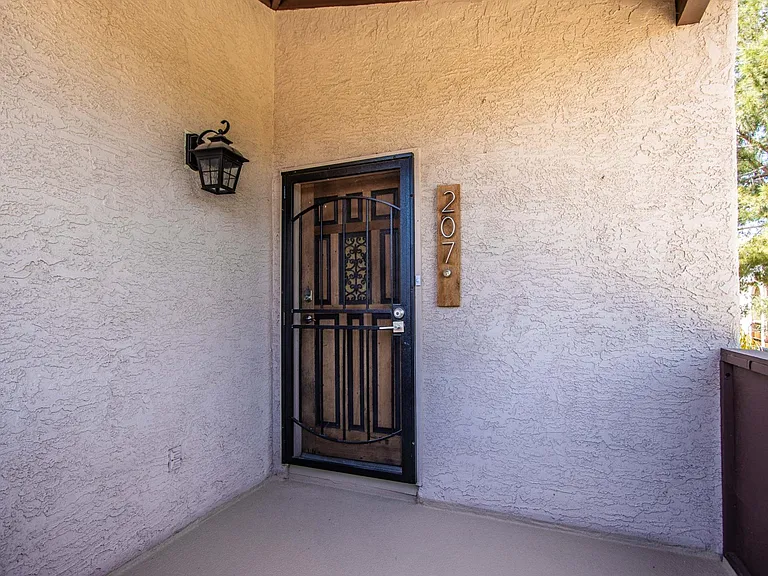 3102 E Clarendon Ave #207 — Photo 3