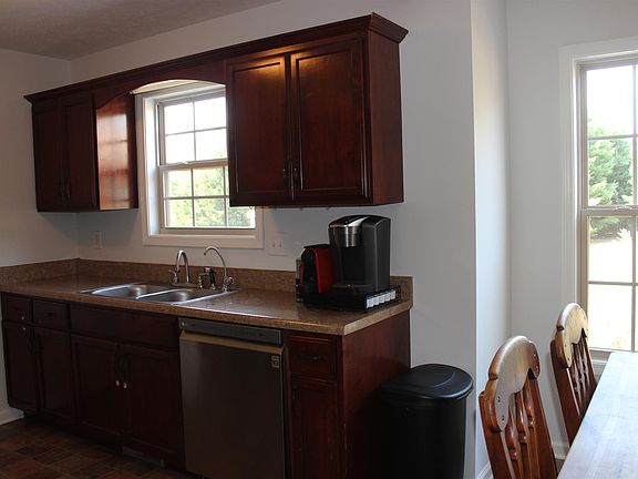 5th image of 681 Foxfield Dr