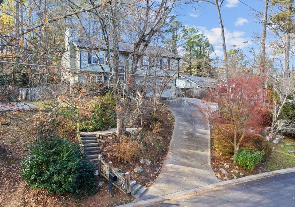 1st image of 570 Candlewick Ln NW