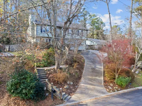 570 Candlewick Ln NW, Lilburn, GA 30047