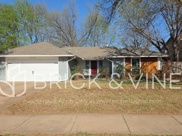 812 Lakeside Cir, Edmond, OK 73012