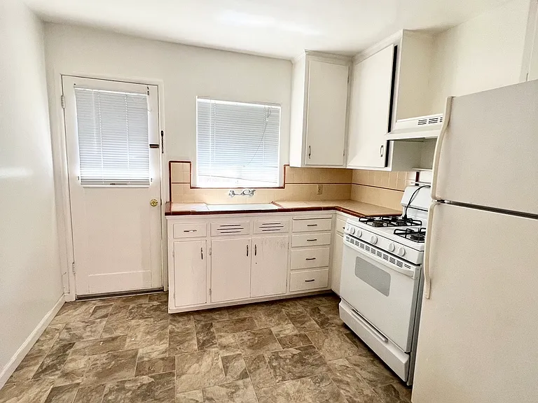 729 Mountain View Ave #1 — Photo 5