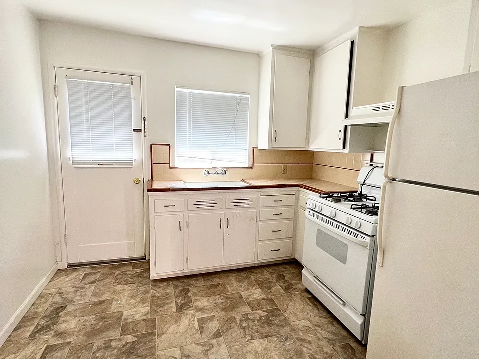729 Mountain View Ave #3