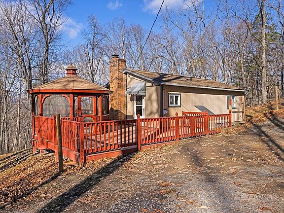 4th image of 447 Blackberry Ln
