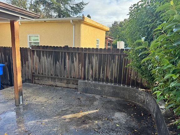 Right side of courtyard in front