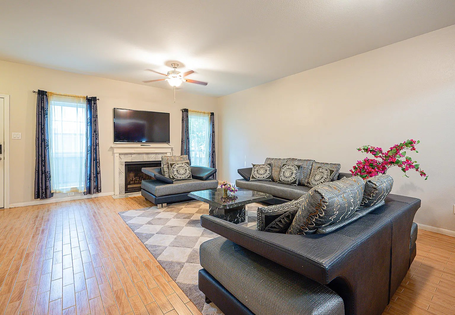 2 bed, 2.5 bath, 1600 sqft, $2,600 — Photo 1