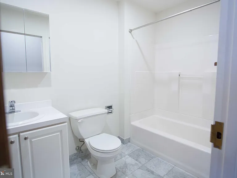 1600-2 Walnut St #501 — Photo 16