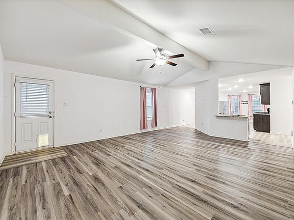 5th image of 517 Amberwood Park Dr