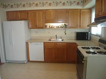 4th image of 689 Sycamore Dr