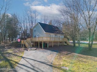 107 Aspen Ridge Dr, Hawley, PA 18428