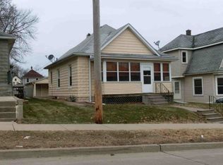 138 9th St, Silvis, IL 61282