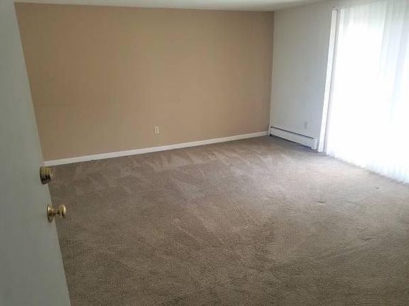4th image of 14 Losson Garden Dr APT 4