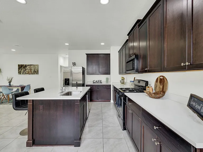 216 Mary Max Cir — Photo 3
