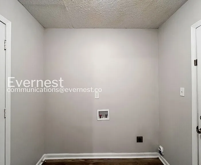 3060 Fairmeadow Dr — Photo 16
