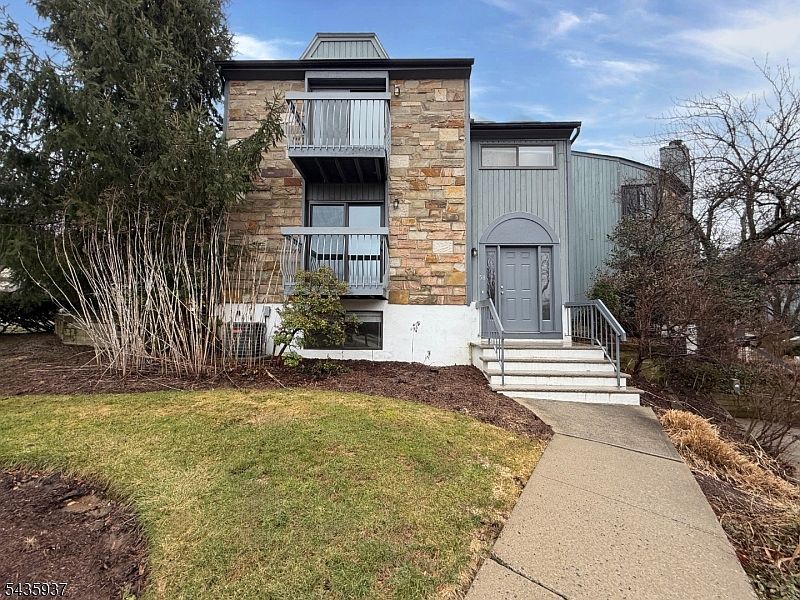 1st image of 58 Kensington Ct #58
