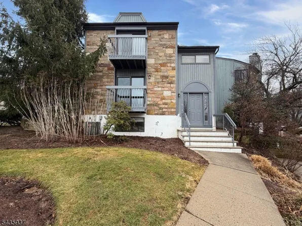 58 Kensington Ct #58, Washington Twp., NJ 07840