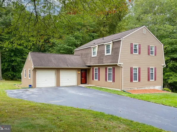 100 Schoolhouse Ln, Coatesville, PA 19320