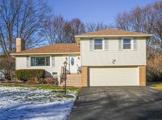 60 Victoria Dr, Rochester, NY 14618