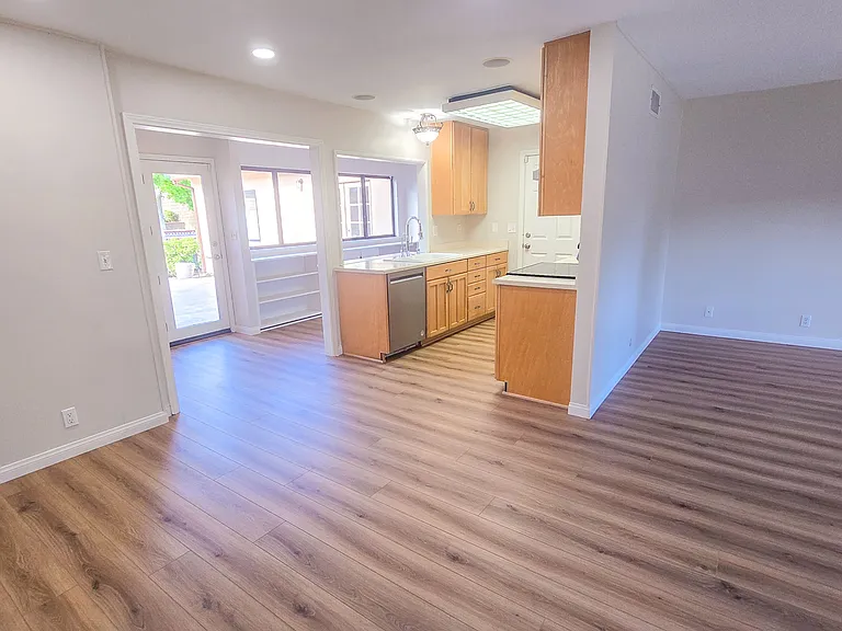 3105 Lodgewood St — Photo 9