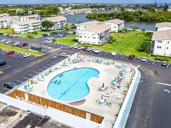 3rd image of 150 Horizon Street E