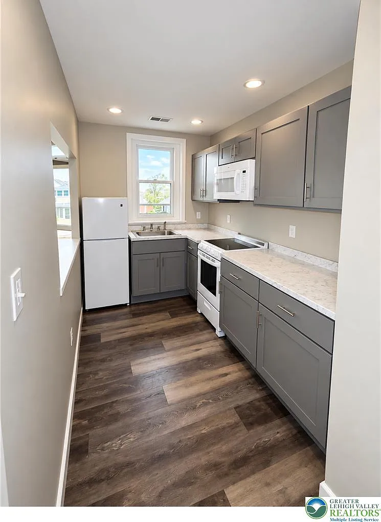 1 bed, 1.0 bath, 782 sqft, $1,350 — Photo 4