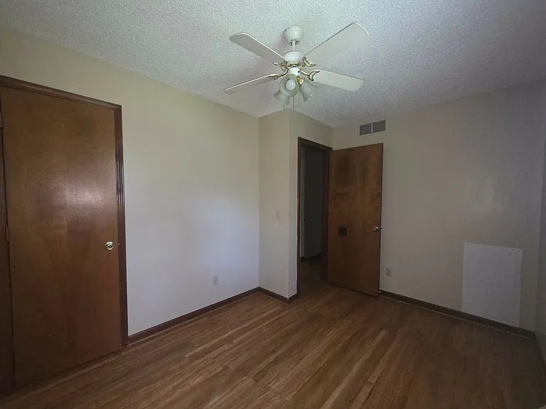1379 Parkside Dr — Photo 9