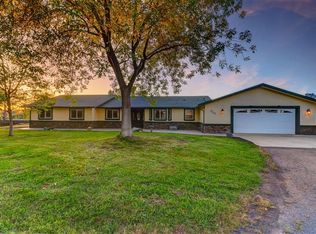 805 Steffy Rd, Ramona, CA 92065