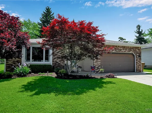 27 Autumn Ln, Depew, NY 14043