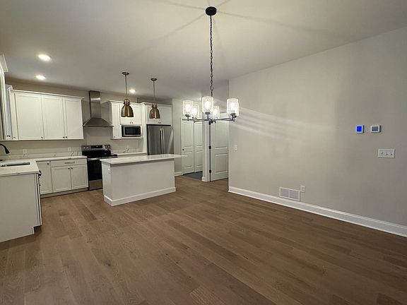 5th image of 19 Daniel Drive