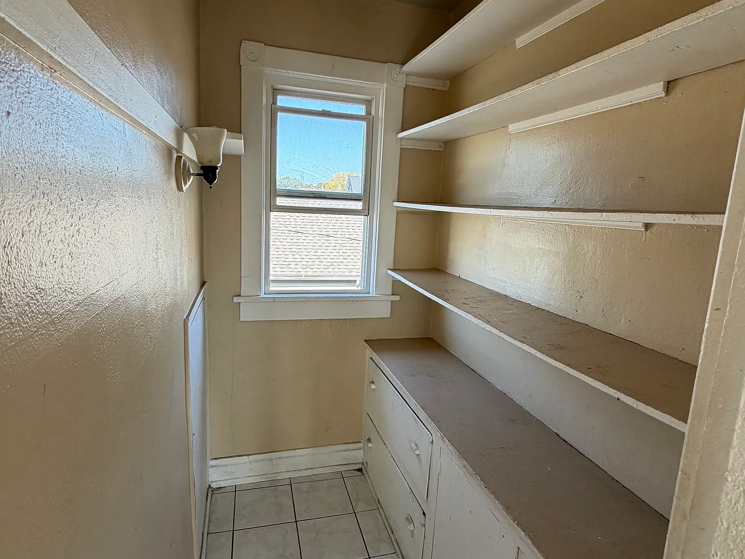 3 bed, 1000 sqft, $1,075 — Photo 2