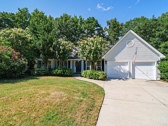 3rd image of 734 Woodland Pointe Pl