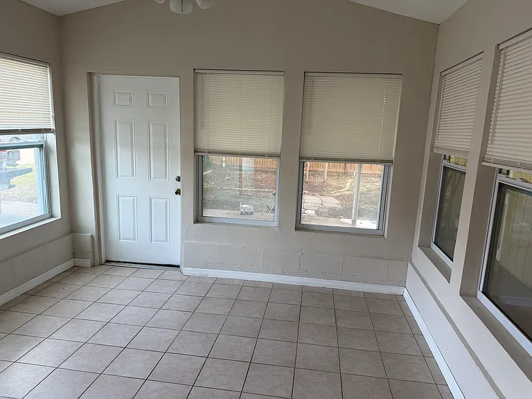 3550 Kingston St N — Photo 5
