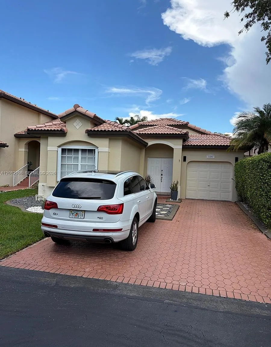 Doral Landings East — Photo 2