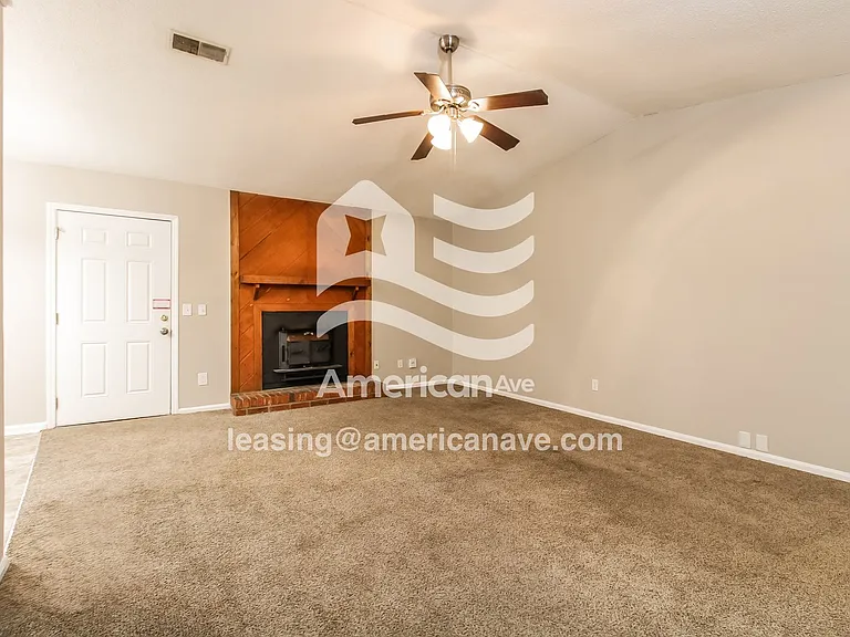 1395_001_living_room_2.jpg