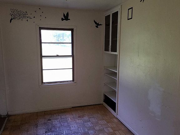 4th image of 732 Linden Ave